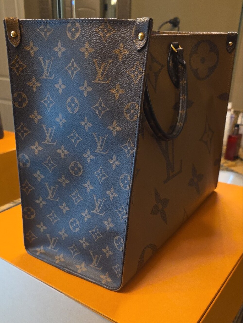 Louis Vuitton Large Monogram Canvas Tote Shoulder Bag in Brown and Tan. - Picture 14 of 16